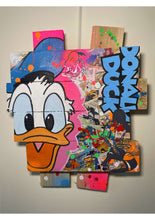 Load image into Gallery viewer, Tableau pop art de Donald Duck sur bois de palette avec bandes dessinées, peintures acryliques et finition vernis mat.