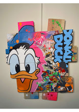 Laden Sie das Bild in den Galerie-Viewer, Art pop Donald Duck sur bois recyclé, couleurs vives, comics et peinture acrylique, inspiré par le style pop art.