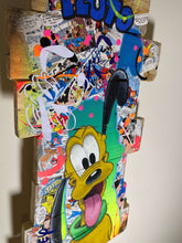 Cargar imagen en el visor de la galería, Tableau Pop Art Pluto en bois, inspiré de Disney, décor vibrant et unique pour un intérieur amusant.