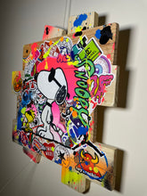 Charger l&#39;image dans la galerie, Tableau artistique Snoopy en Pop Art, vibrant et coloré, avec détails ludiques et matériaux de haute qualité.