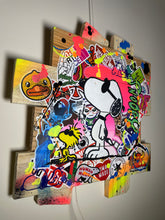 Load image into Gallery viewer, Tableau Pop Art Snoopy coloré rempli de stickers, ajoutant une touche ludique à toute décoration intérieure.