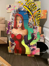 Charger l&#39;image dans la galerie, Tableau en bois de palette représentant Jessica Rabbit dans un style pop art coloré inspiré de Roger Rabbit.