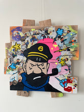 Carica l&#39;immagine nel visualizzatore di Gallery, Tableau Pop Art du Capitaine Haddock sur bois recyclé, mélange de bandes dessinées et peinture colorée, style dynamique.