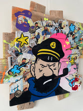 Carica l&#39;immagine nel visualizzatore di Gallery, Tableau Pop Art du Capitaine Haddock sur bois recyclé, mettant en avant des éléments colorés et des bandes dessinées.