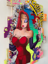 Cargar imagen en el visor de la galería, Tableau Pop Art de Jessica Rabbit en bois recyclé, vibrant et coloré, hommage à l&#39;icône de Roger Rabbit.