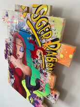 Cargar imagen en el visor de la galería, Tableau Pop Art de Jessica Rabbit sur bois recyclé, avec des couleurs vives et des découpes de bandes dessinées.