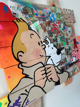 Laden Sie das Bild in den Galerie-Viewer, Tableau pop art de Tintin et Milou sur bois recyclé, vibrant et coloré, capturant l&#39;amitié et l&#39;aventure.