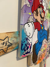 Charger l&#39;image dans la galerie, Tableau POP Art représentant Mario Bros sur fond coloré de planches recyclées, débordant de créativité et d&#39;énergie.