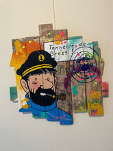 Load image into Gallery viewer, Tableau POP Art représentant le capitaine Haddock sur planches de palette colorées.