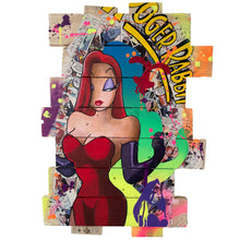 Cargar imagen en el visor de la galería, Tableau artisanal en bois recyclé représentant Jessica Rabbit dans un style pop art coloré et captivant.